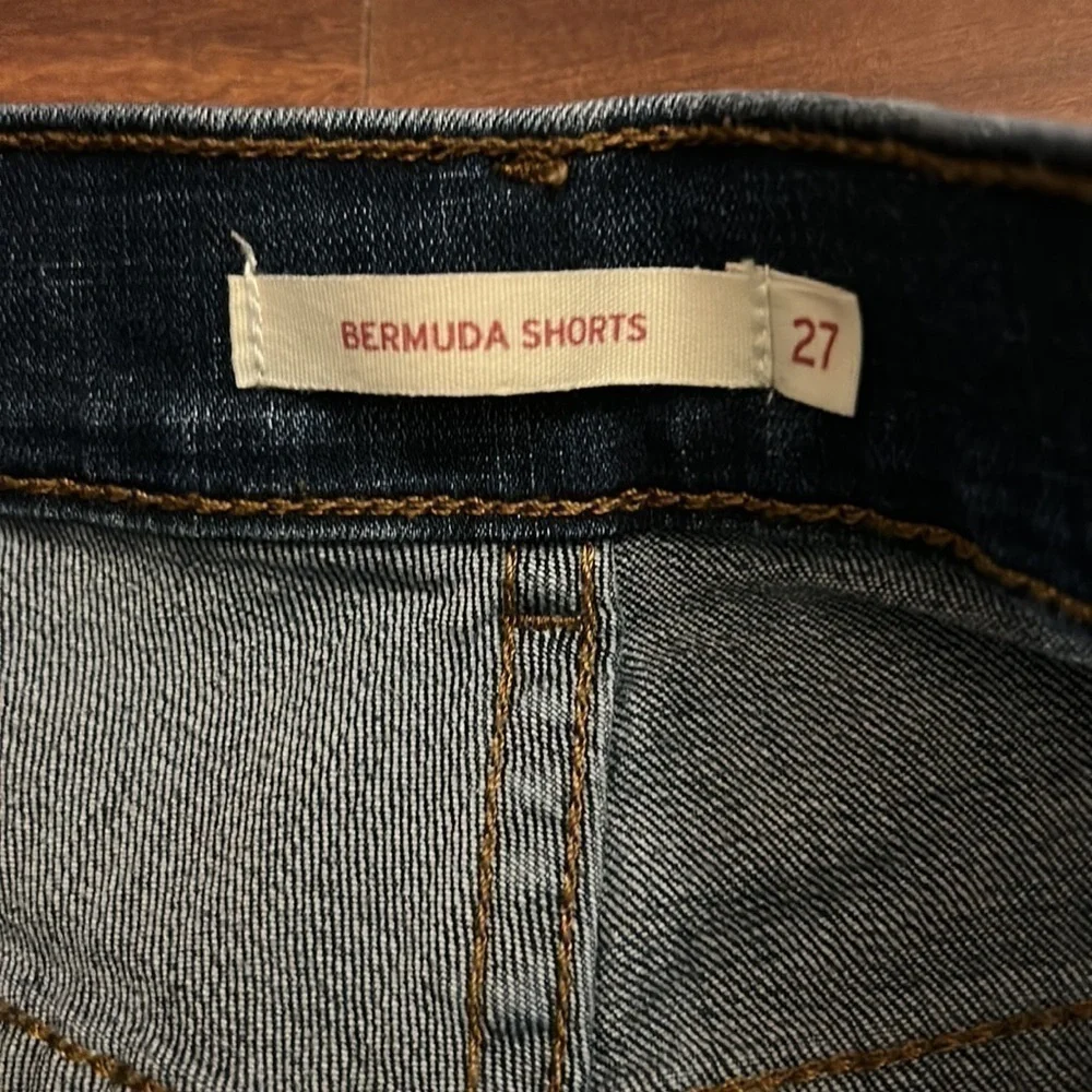 🍁SALE🍁LEVI’S Bermuda Shorts size 27